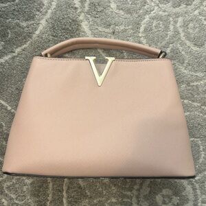 Elegant Pink Handbag with Gold Accent